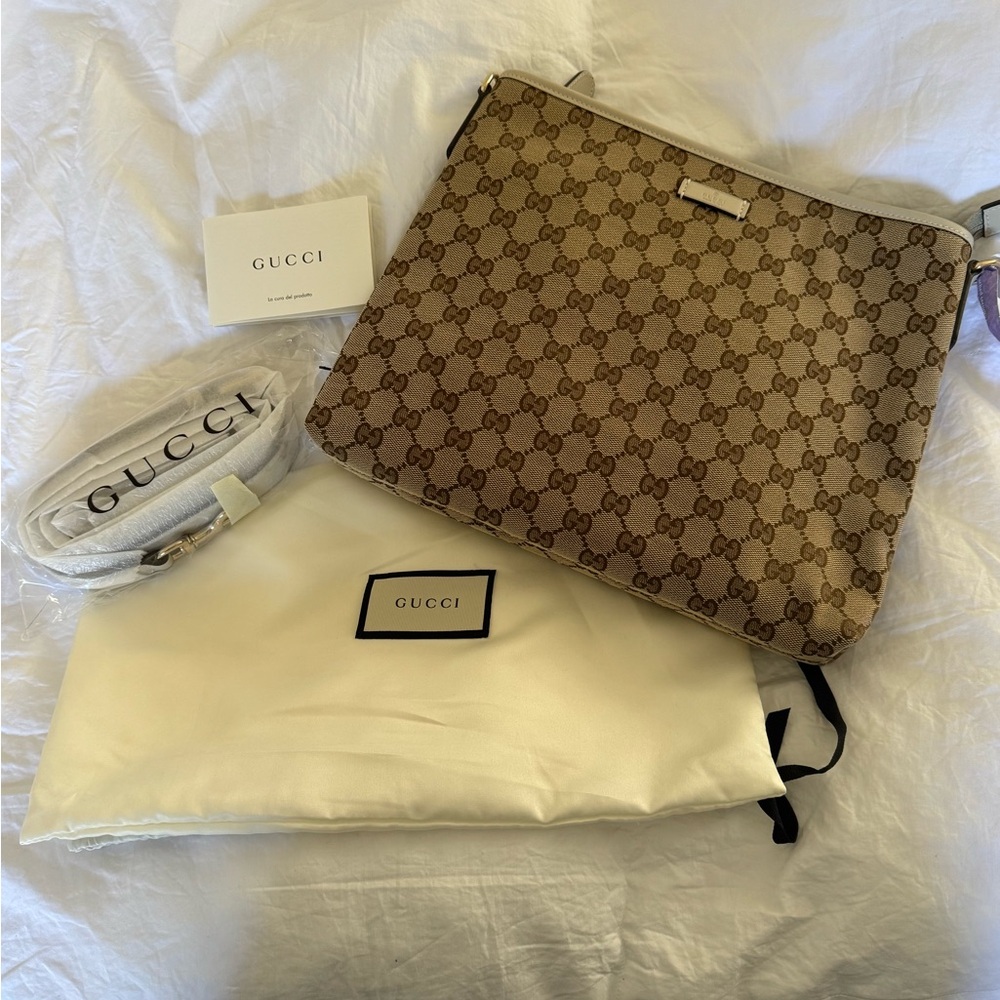 BRAND NEW Gucci Logo Canvas Crossbody Messenger Bag Light Beige/Cream Leather